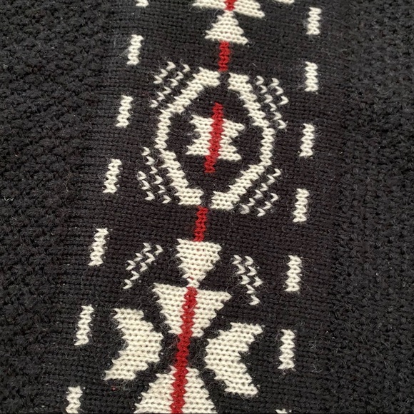 Wet Seal | Sweater Poncho | V-Neck | Button Detail | One Size - Picture 3 of 7